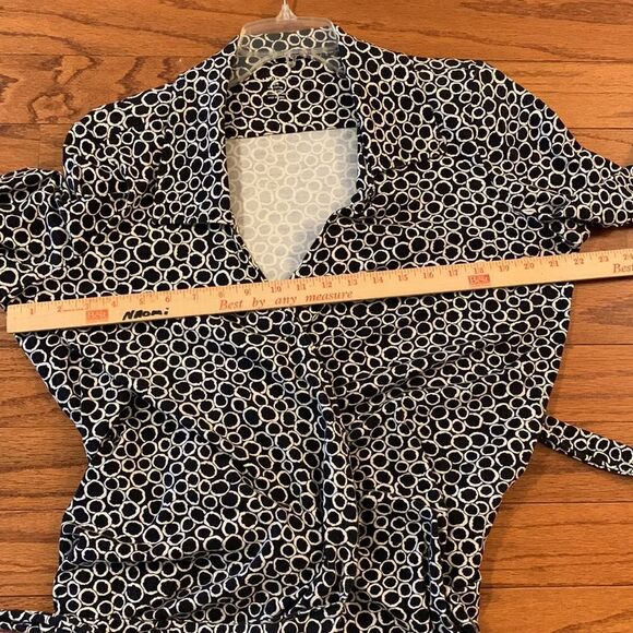 Lands' End size 16 wrap dress with circle design/black and white - Picture 7 of 8